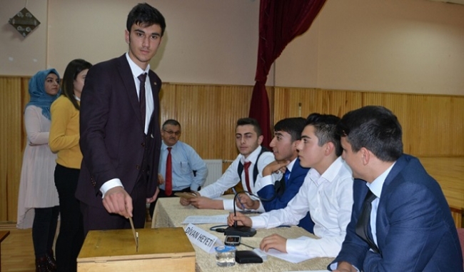 GENCAY KAŞIK Türkiye Öğrenci Meclisi Başkanı Seçildi